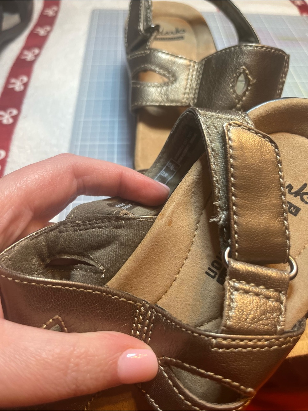 Clarks Cushion Soft, Size: 6, Metallic Bronze Leather Sandals - Picture 5 of 6